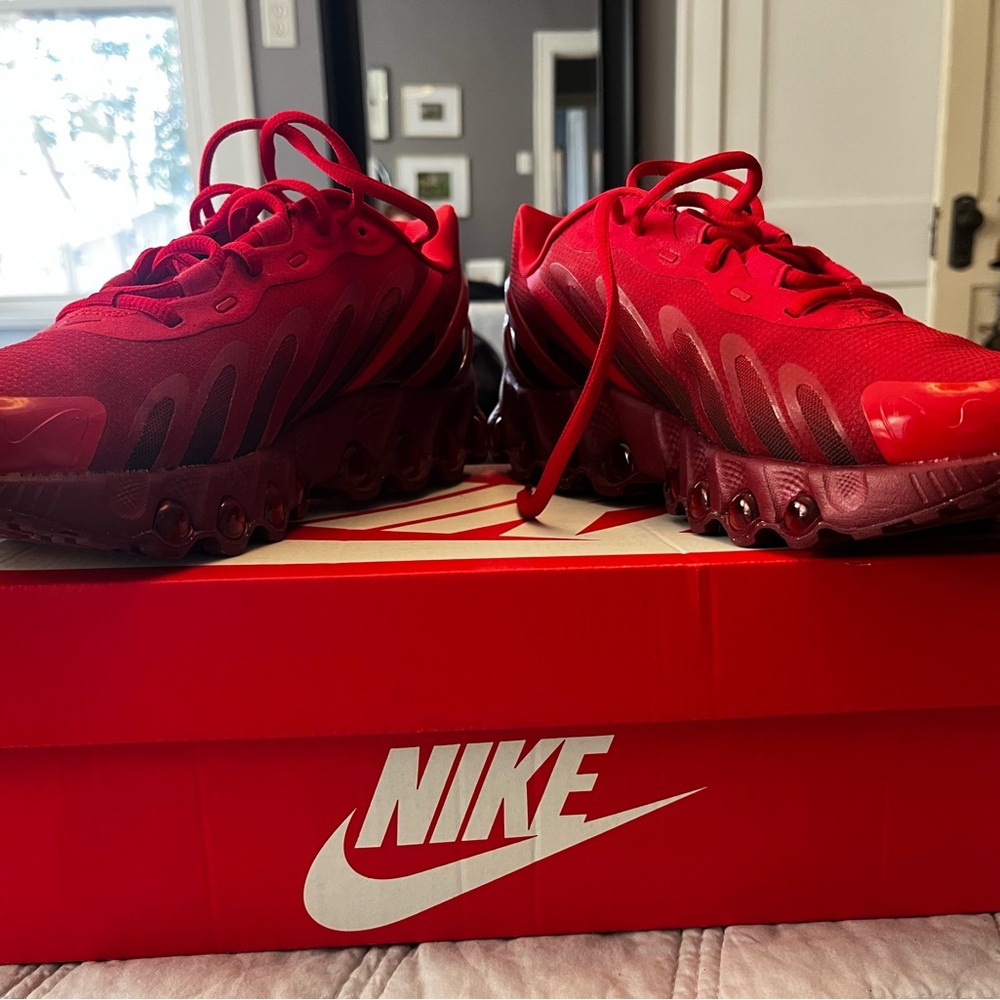 Nike Air Vapormax Plus Red Sneakers - Picture 3 of 7